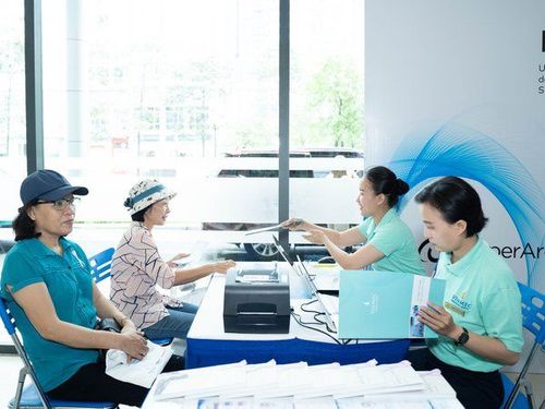 More than 400 customers offered free consultation and screening for cancer during “Cancer Prevention Week” of Vinmec Central Park International Hospital