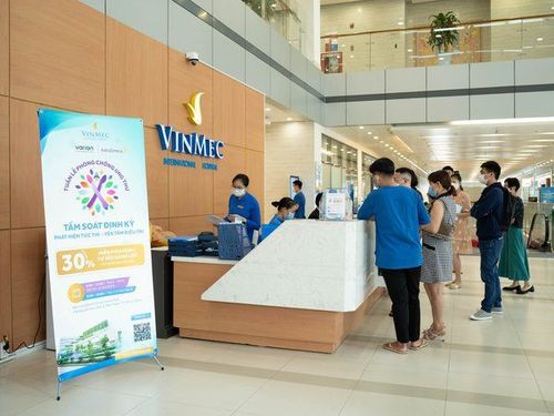 More than 400 customers offered free consultation and screening for cancer during “Cancer Prevention Week” of Vinmec Central Park International Hospital