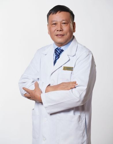 Traditional medicine doctor Nguyen Khac Dat