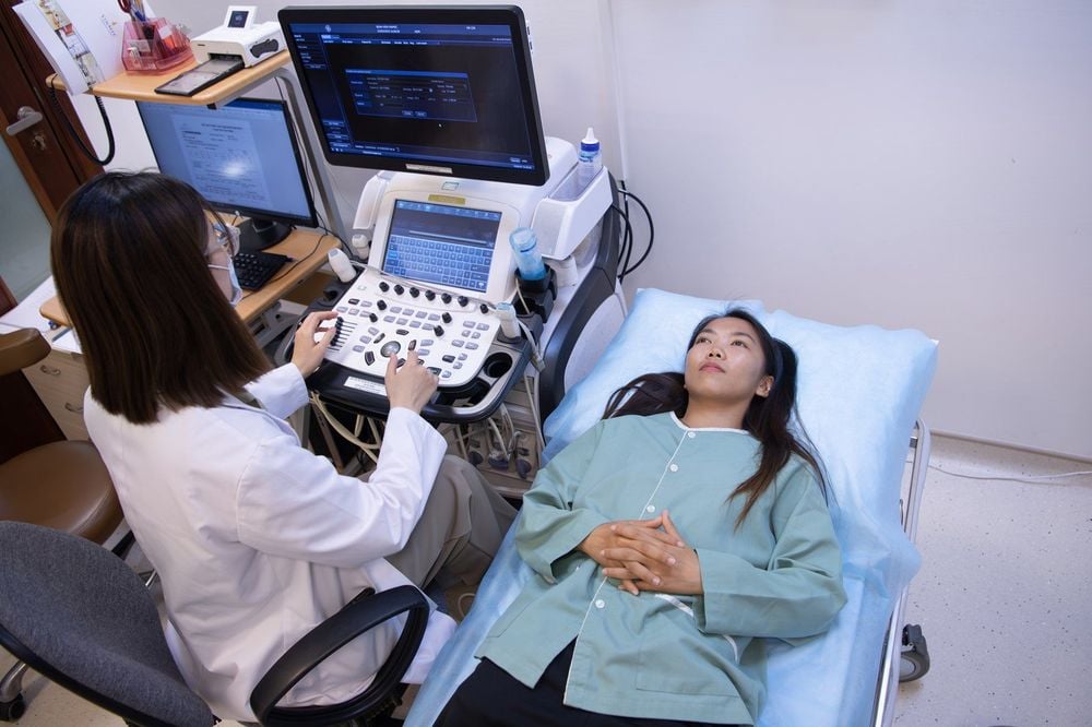 Cầu thủ nữ kiểm tra tim mạch